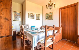 Nice Apartment in Capezzano Pianore With 3 Bedrooms and Wifi