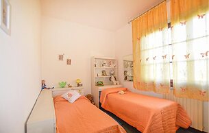 Nice Apartment in Capezzano Pianore With 3 Bedrooms and Wifi