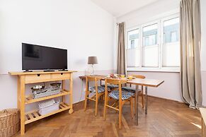 Retro Apartment Skawinska by Renters