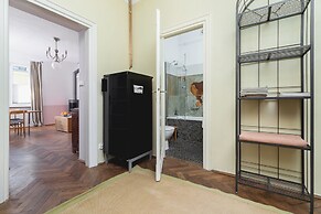 Retro Apartment Skawinska by Renters