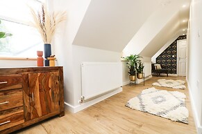 Robin's Nest at The Shire Inn