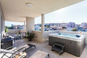 Luxury Modern Penthouse w Jacuzzi & Huge Terrace
