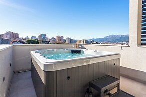 Luxury Modern Penthouse w Jacuzzi & Huge Terrace