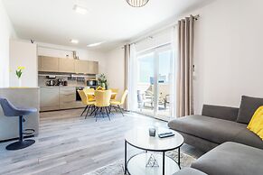 Luxury Modern Penthouse w Jacuzzi & Huge Terrace