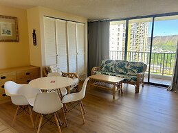 Waikiki Banyan 2111a 1 Bedroom Condo by RedAwning