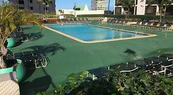 Waikiki Banyan 2111a 1 Bedroom Condo by RedAwning