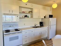 Waikiki Banyan 2111a 1 Bedroom Condo by RedAwning