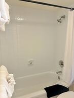 Waikiki Banyan 2111a 1 Bedroom Condo by RedAwning