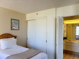 Waikiki Banyan 2111a 1 Bedroom Condo by RedAwning