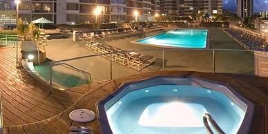 Waikiki Banyan 2111a 1 Bedroom Condo by RedAwning