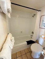 Waikiki Banyan 2111a 1 Bedroom Condo by RedAwning