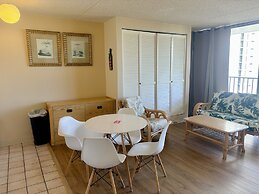Waikiki Banyan 2111a 1 Bedroom Condo by RedAwning