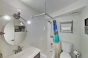 Hawaiian Monarch 2108 Condo by RedAwning