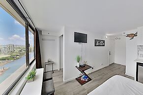 Hawaiian Monarch 2312 Condo by RedAwning