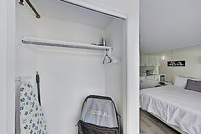 Hawaiian Monarch 2312 Condo by RedAwning