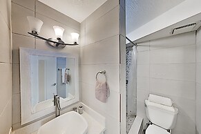 Hawaiian Monarch 2312 Condo by RedAwning