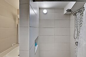 Hawaiian Monarch 2312 Condo by RedAwning