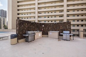 Hawaiian Monarch 2312 Condo by RedAwning