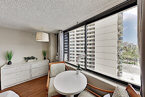 Hawaiian Monarch 916 Condo by RedAwning