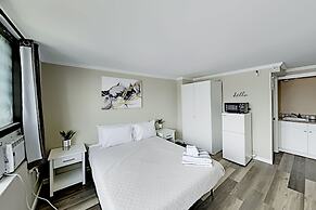 Hawaiian Monarch 3707b Condo by RedAwning