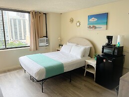 Hawaiian Monarch 1105 Condo by RedAwning