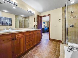 Highland Greens Oak Retreat 4 Bedroom Townhouse by RedAwning