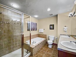 Highland Greens Oak Retreat 4 Bedroom Townhouse by RedAwning