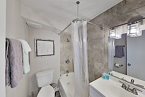 Hawaiian Monarch 805 Condo by RedAwning