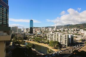 Hawaiian Monarch 1915 Condo by RedAwning