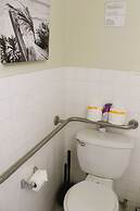 Hawaiian Monarch 1915 Condo by RedAwning