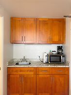 Hawaiian Monarch 801 Condo by RedAwning