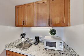 Hawaiian Monarch 801 Condo by RedAwning