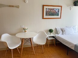 Hawaiian Monarch 801 Condo by RedAwning