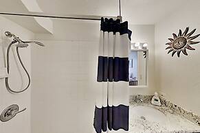 Hawaiian Monarch 801 Condo by RedAwning