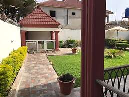 Charming 2-bed House in Brusubi