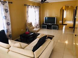 Charming 2-bed House in Brusubi