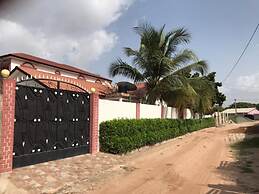 Charming 2-bed House in Brusubi