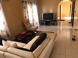 Charming 2-bed House in Brusubi