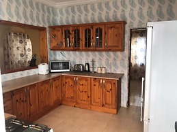 Charming 2-bed House in Brusubi