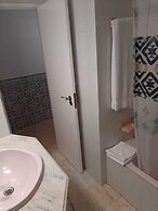 Lagoa 5 bed house- Red Ba Accomm UK