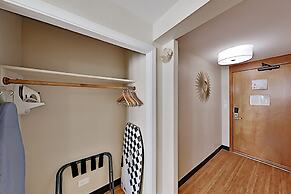 Bamboo 1002 Condo by RedAwning