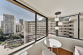 Hawaiian Monarch 1603 Condo by RedAwning