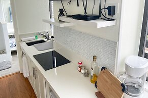 Hawaiian Monarch 1603 Condo by RedAwning