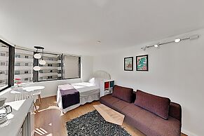 Hawaiian Monarch 1603 Condo by RedAwning