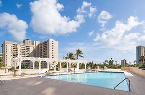 Hawaiian Monarch 1603 Condo by RedAwning