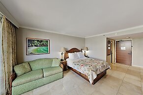 Luana 118 Condo by RedAwning