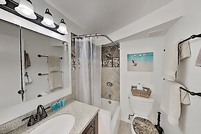 Hawaiian Monarch 1604 Condo by RedAwning