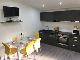 Sunflower-beautiful Modern Apt. w. Terrace&garden