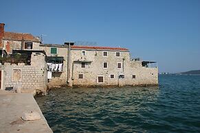 Sunflower-beautiful Modern Apt. w. Terrace&garden