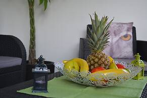 Green-beautiful Modern Apt. With Balcony & Garden